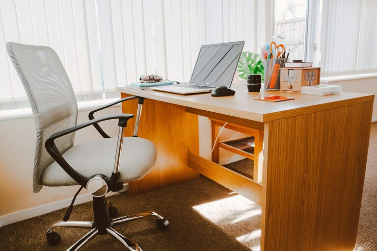 Tips for Choosing a Comfortable Desk Chair for Your Home or Office